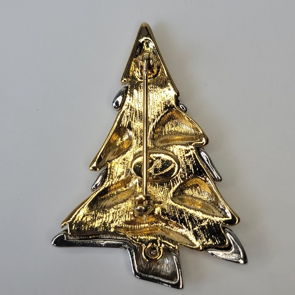 Christmas Brooch Lot Includes Tree, Wreath, Teddy Bear Santa Hat and Bells - Picture 14 of 14